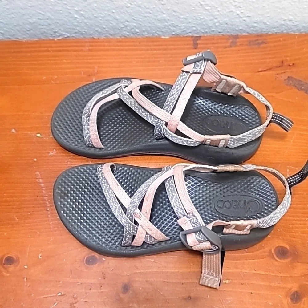 Chaco Z1 Ecotread Kids Sandals Size 2 Grey Pink Strappy Hiking‎ Water Shoes